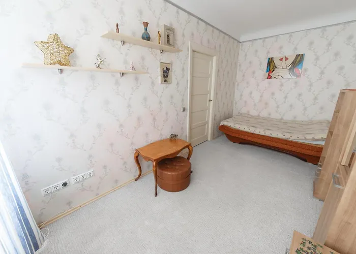 Dzīvošana ģimenē Bright, Quit For Up To 4 With Breakfast Riga